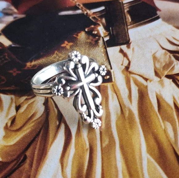 Sterling Silver Cross Ring In Size 5.5 - Picture 1 of 14